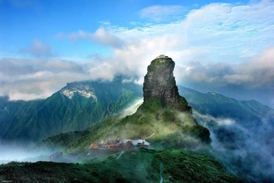 【王牌贵州】黄果树、小七孔、梵净山、千户苗寨、织金洞、镇远、甲秀楼6日游